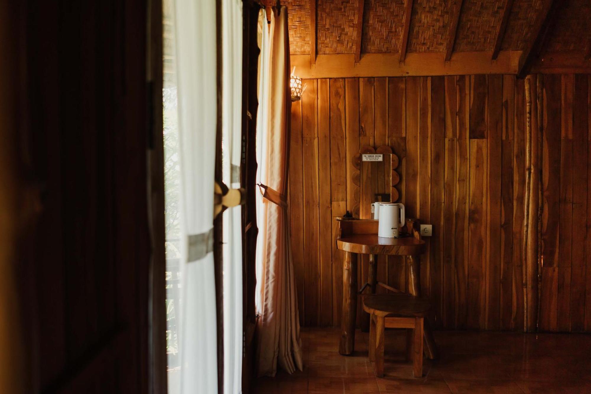 The Tamban Jukung Hotel Batumadeg Ngoại thất bức ảnh